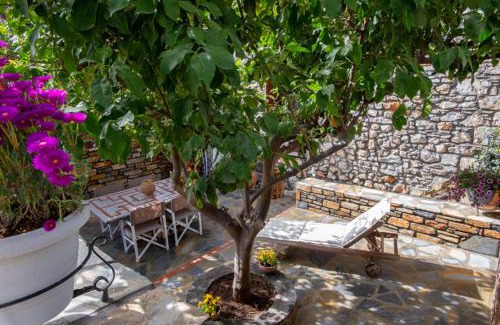 Kato Gatzea House | The Backyard Fisherman's House
