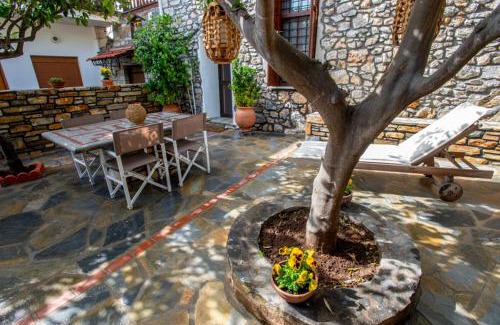 Kato Gatzea House | The Backyard Fisherman's House