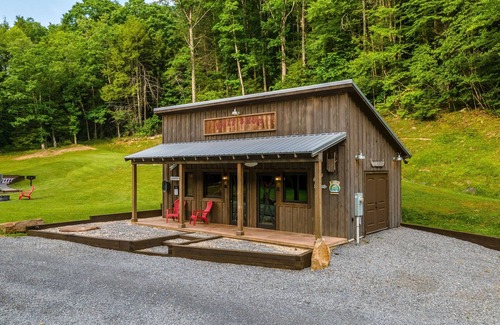 Goldbond Cabin | The Baitshop at Four Fillies Lodge