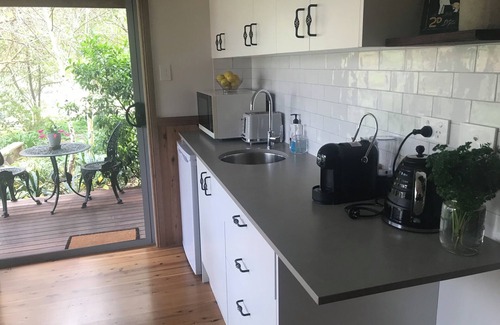 Ellalong Cabin | The Bale. Cosy cabin set amongst lush gardens in the Hunter Valley.