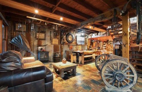 Berkeley Vale House | The Bar House in Berkeley Vale