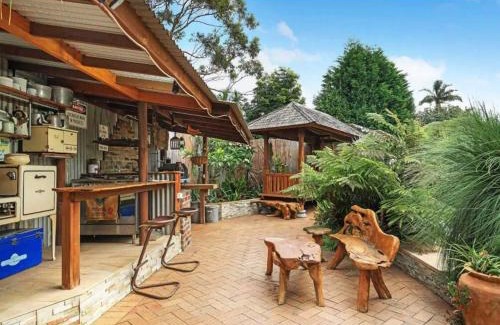 Berkeley Vale House | The Bar House in Berkeley Vale