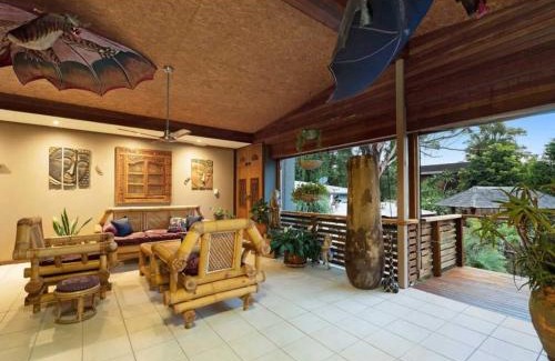 Berkeley Vale House | The Bar House in Berkeley Vale