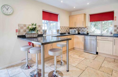 Nantgarw House | The Barn - 4 Bedroom - Tyn-Y-Coed Farm - Cardiff