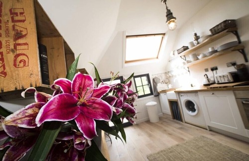 Ardroil Cottage | THE BARN AT REEF, pet friendly, with open fire in Timsgearraidh