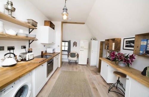 Ardroil Cottage | THE BARN AT REEF, pet friendly, with open fire in Timsgearraidh