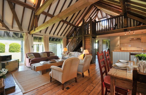 Camber House | The Barn, Camber. Sleeps 6 guests in 3 bedrooms