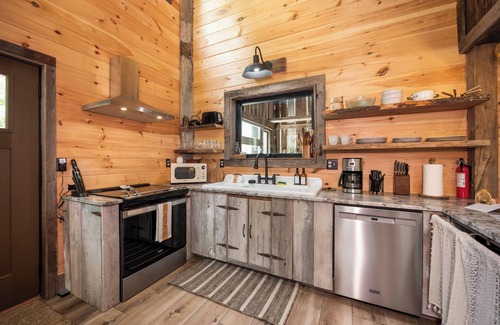 Primrose Cabin | The Barn Owl at Red River Gorge, Kentucky