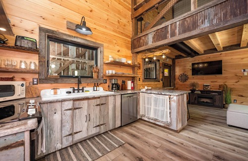 Primrose Cabin | The Barn Owl at Red River Gorge, Kentucky