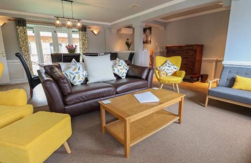 Walcot House | The Barn The Elms