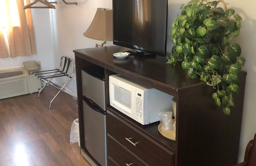 Buckhannon Hotel | The Baxa Inn