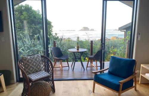 Cape Foulwind Cabin | The Bay House Beachfront Accommodation