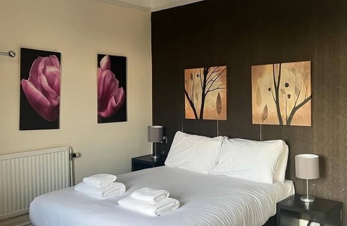 Hurst Green Hotel | The Bayley Arms