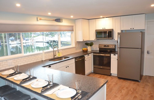Grapeview House | The Beach Barn - Puget Sound Low Bank Waterfront, Case Inlet in Allyn WA