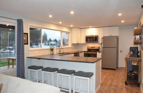 Grapeview House | The Beach Barn - Puget Sound Low Bank Waterfront, Case Inlet in Allyn WA