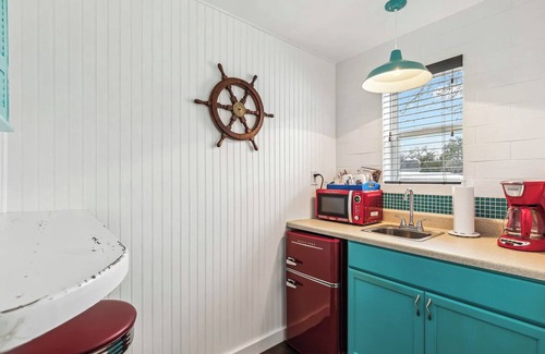 Granbury Cottage | The Beach Cottage at Travis Street Cottages