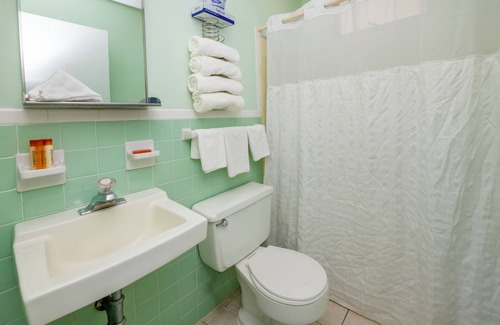 Ship Bottom Hotel | The Beach House at Drifting Sands