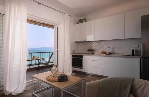 Haniotis Apartment | The Beach House - Steps from the Sea Hanioti