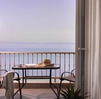 Haniotis Apartment | The Beach House - Steps from the Sea Hanioti