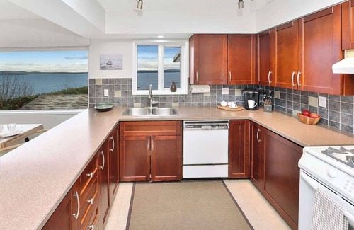 Chemainus Apartment | The Beach House Suite