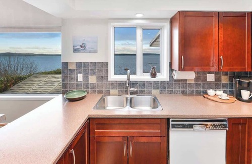 Chemainus Apartment | The Beach House Suite