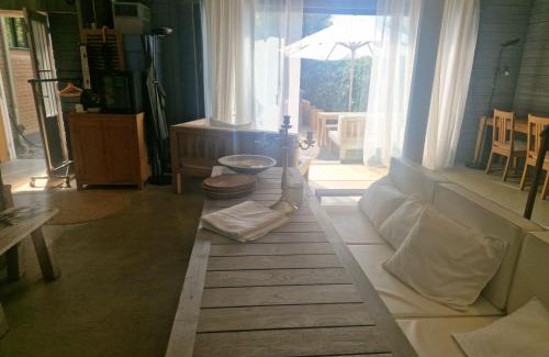 Schellinkhout Apartment | The Beach House & Winter Wonderland