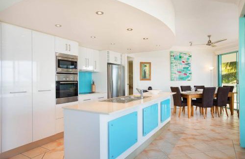 Trinity Beach Apartment | The Beach Shack 3BR Waterfront Resort, Own WIFI