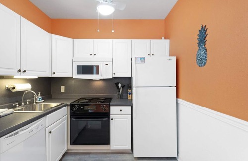 Holiday Beach Condo | The Beach & The Bum! 2-Min Walk to Sandy Beach!