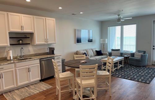 Issue Condo | The Beached Whale! 2-bedroom condo with seasonal pool access in Colonial Beach