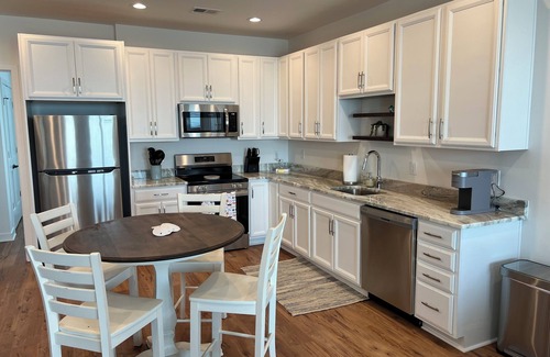 Issue Condo | The Beached Whale! 2-bedroom condo with seasonal pool access in Colonial Beach