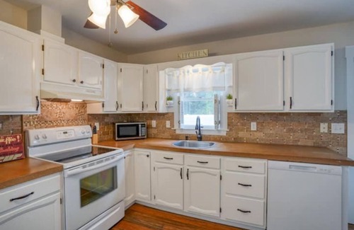Lewes House | The BeachPlumB Retreat-2BR Home in Lewes-Mins to the Beach w/backyard and grill