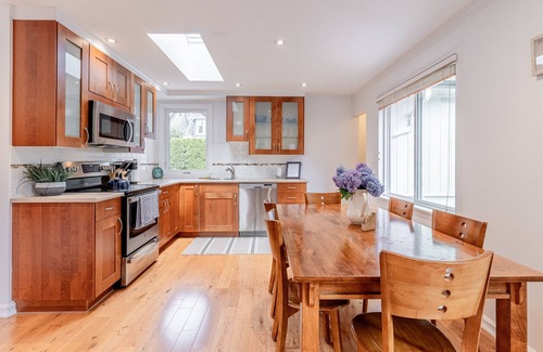 Surrey Cottage | The Beachside Cottage - 3 Bedroom | 2 Bathroom | home in Crescent Beach