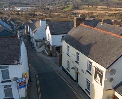 Llantrisant Hotel | The Bear inn