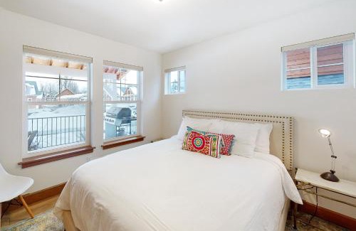Dover Bay House | The Bear's Den