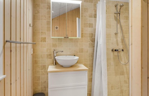 Nordenhuse House | The beautifully furnished cottage is located close to the water, which can be seen from the property