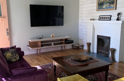 Bell Buckle House | The Bell Buckle Bungalow - completely renovated 3 bedroom/2 bath house, sleeps 9