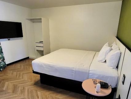 Burbank Hotel | The Bell Vista