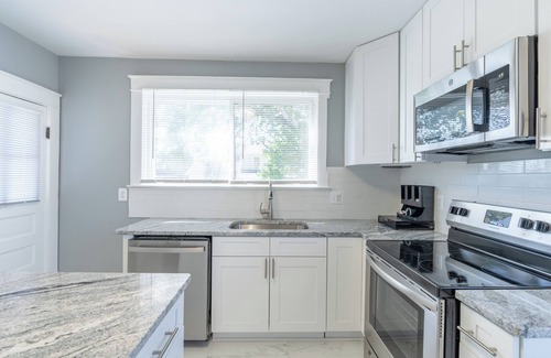 Arbutus House | The Belvedere Suite at the Halethrope Home