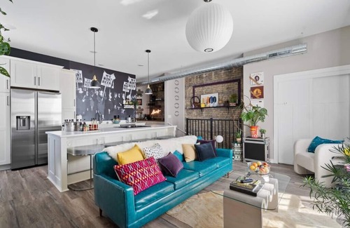 Fifth Ward House | The Bentley - Frida's Reign, Heart of Walkers Point w/Garage,Yard