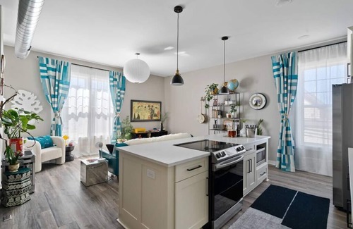 Fifth Ward House | The Bentley - Frida's Reign, Heart of Walkers Point w/Garage,Yard