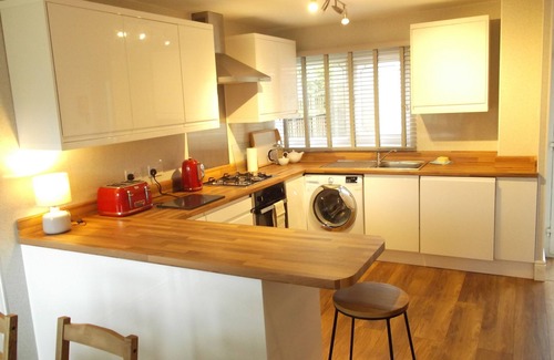 Marston Green House | The Berwick - Stylish 3 Bed House 5 mins from NEC Genting & BHX