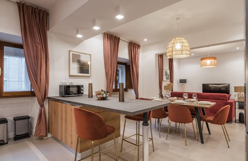 Rione V Ponte Apartment | THE BEST IN ROME CLOCK