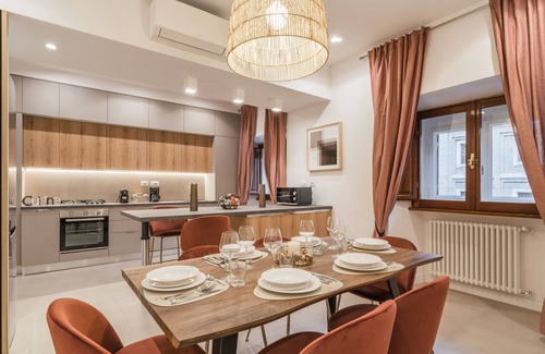 Rione V Ponte Apartment | THE BEST IN ROME CLOCK