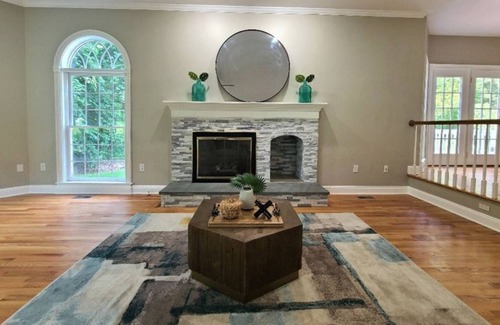Redding Ridge House | The Best of Bethel/CT Luxury 5 Bdrm Home with Heated Pool