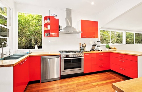 Macmasters Beach House | The best of lagoon front and beach living in an original, historic lakehouse