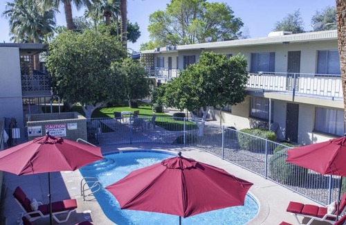 South Scottsdale Condo | The BEST Old Town Scottsdale location!1 bd/1bth beautiful mid century condo.