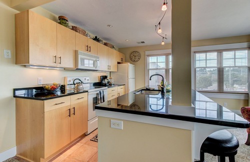 Grand Haven Condo | The Best Views of Grand Haven Channel & Lake Michigan from Brezza Di Lago 11