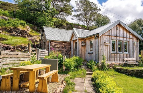 Breakish Cottage | The Birdhouse - a luxurious cottage with log burner in the Highlands