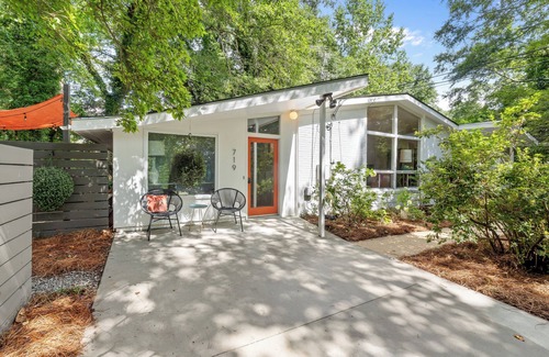 Auburn - Opelika House | The Big Chill - Mid Century Mod Near Downtown
