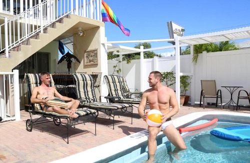 Lake Ridge Hotel | The Big Coconut Guesthouse - Gay Men's Resort